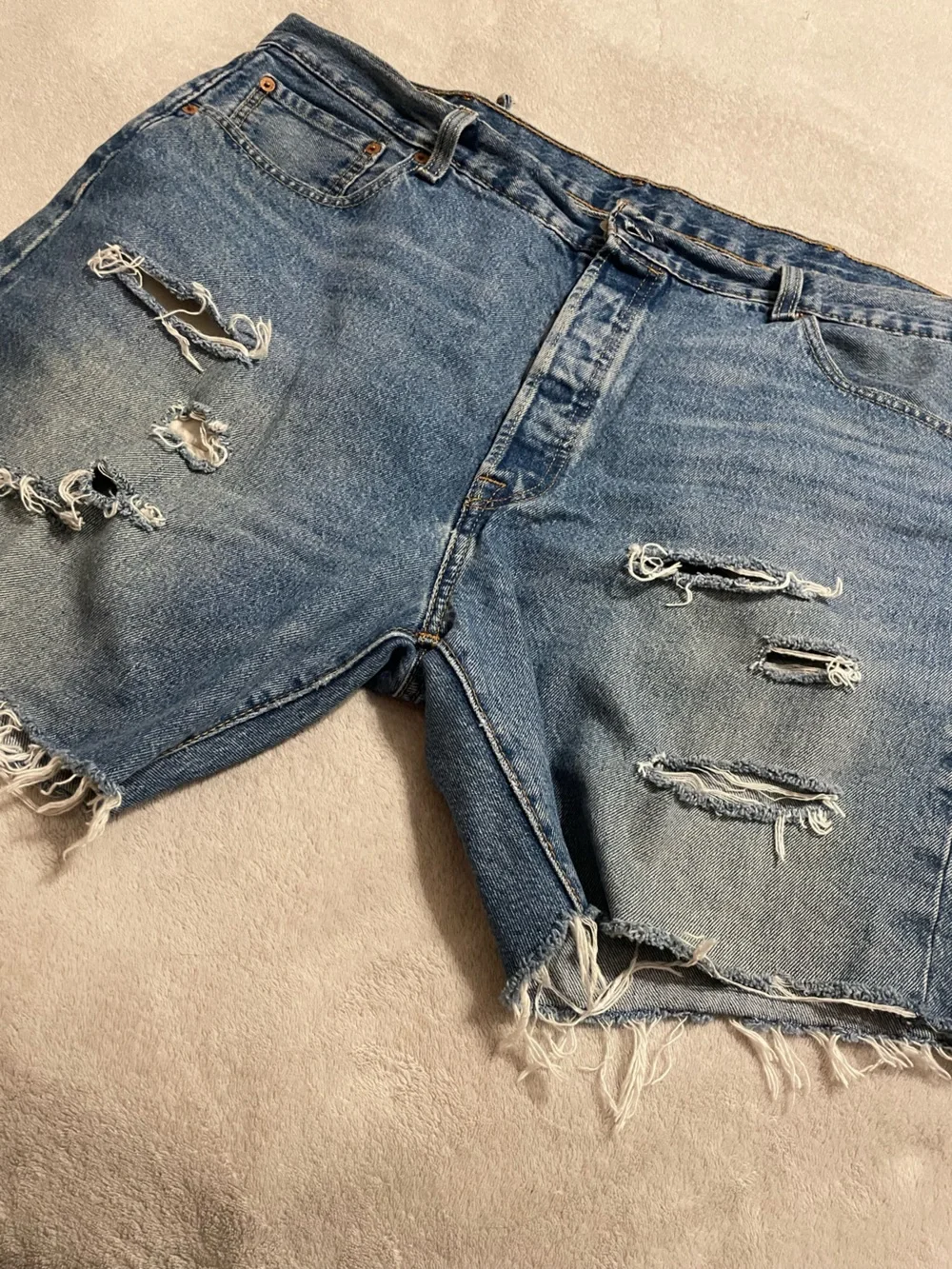 Levi Strauss Levi’s Men's Distressed Denim cutoff Shorts - Blue medium Wash
